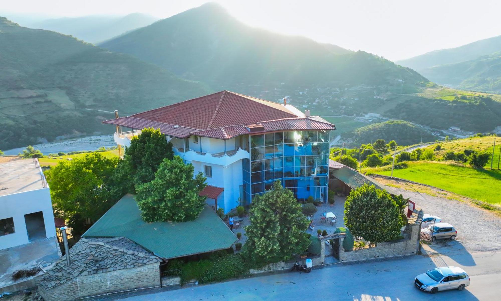 Hotel Kanione Cerenisht Exterior photo
