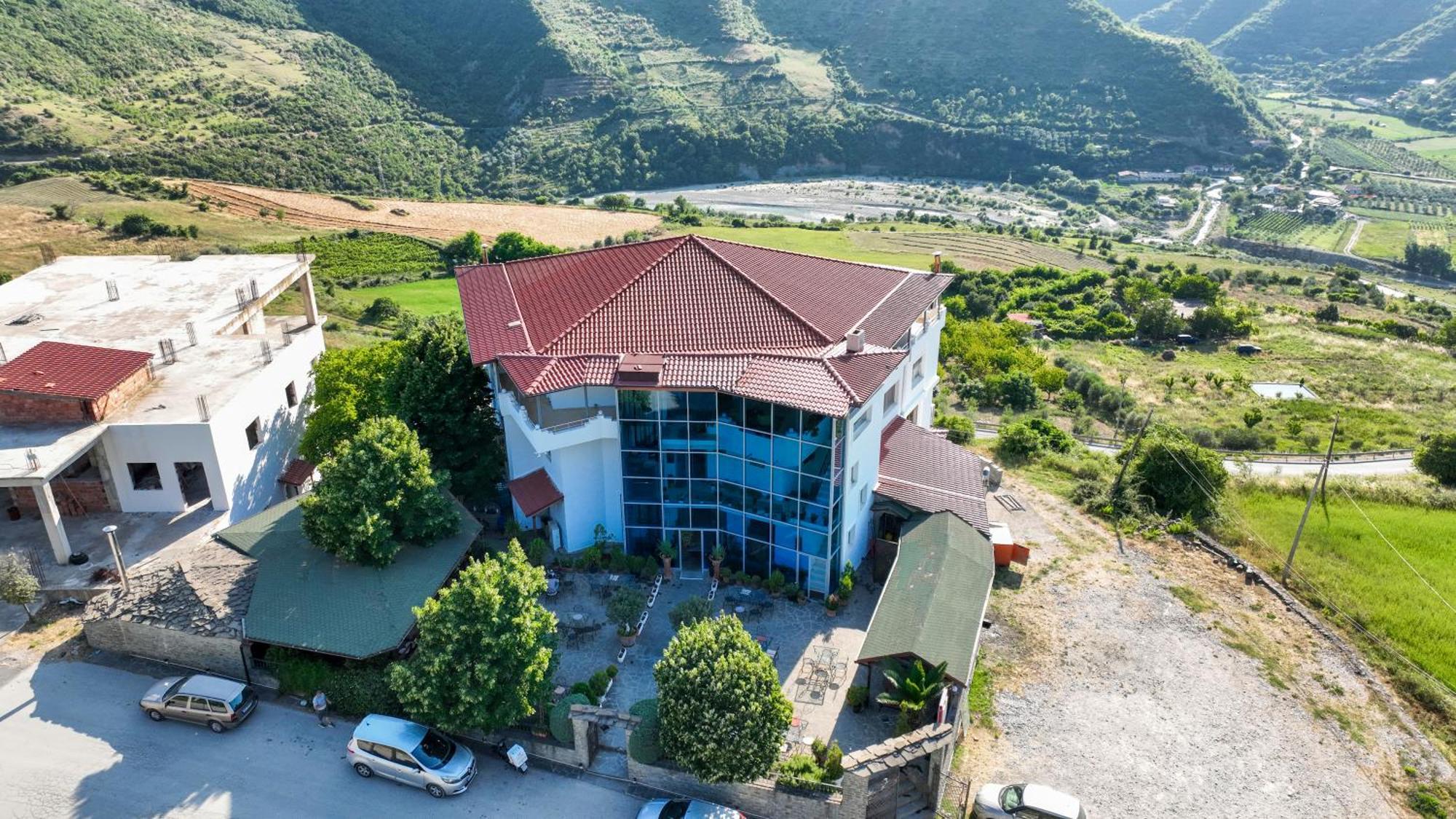 Hotel Kanione Cerenisht Exterior photo