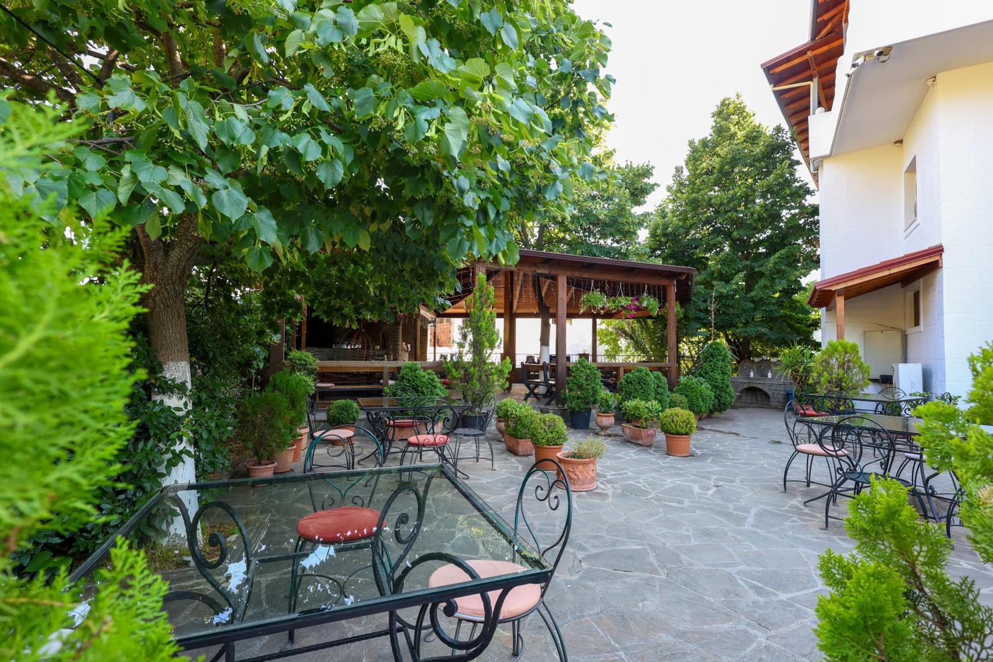 Hotel Kanione Cerenisht Exterior photo