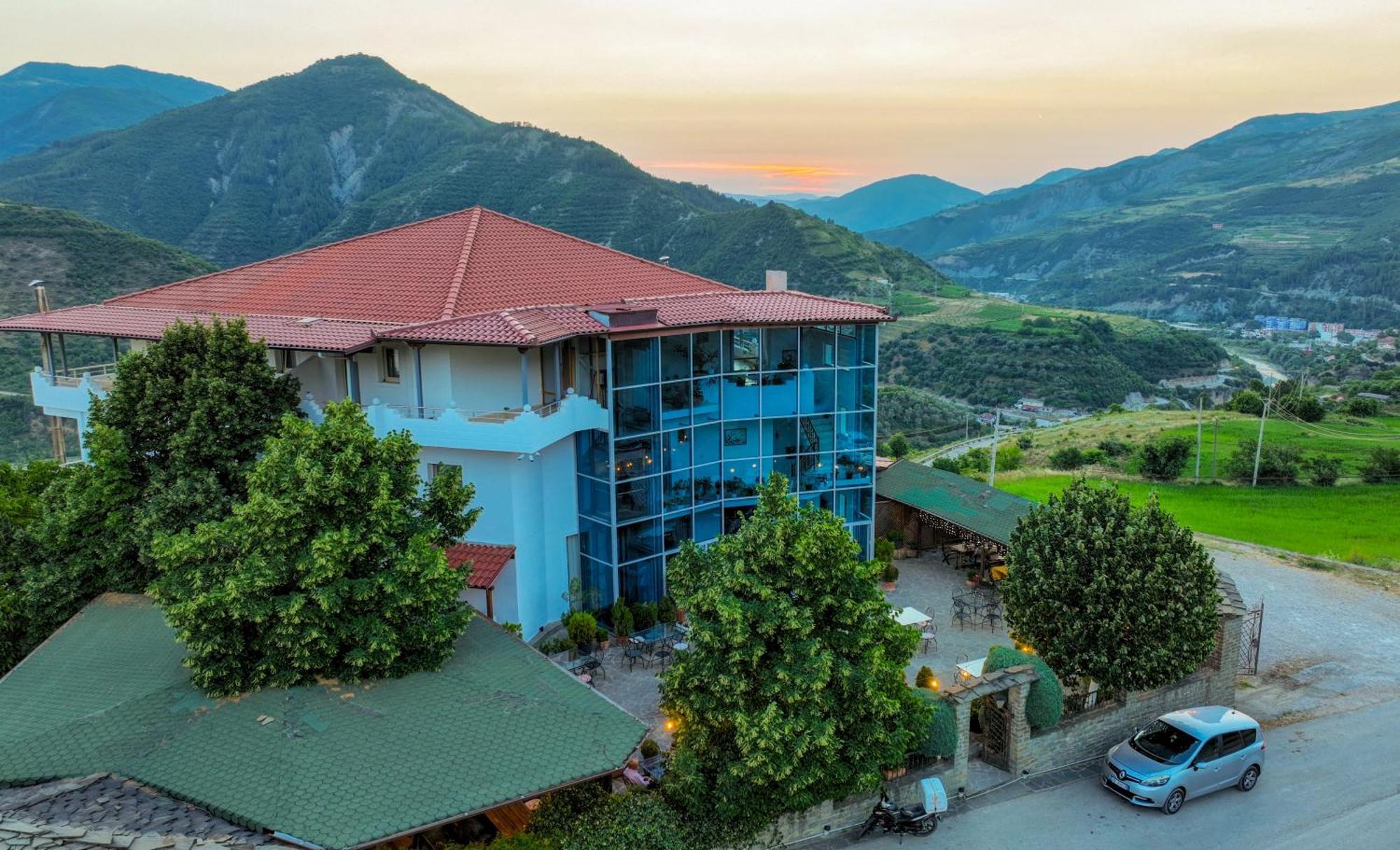 Hotel Kanione Cerenisht Exterior photo